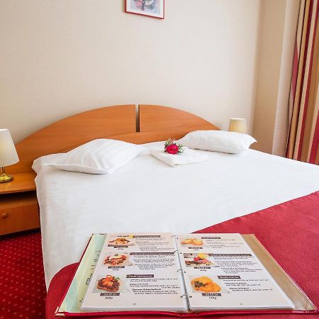 Hotel Dana Satu Mare Bagian luar foto
