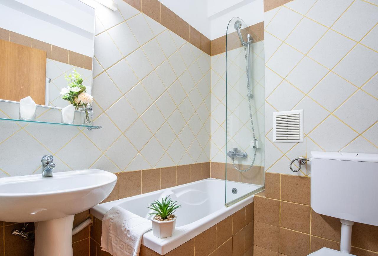 Hotel Dana Satu Mare Bagian luar foto