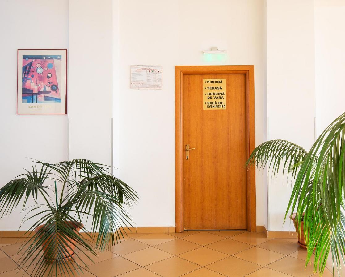 Hotel Dana Satu Mare Bagian luar foto